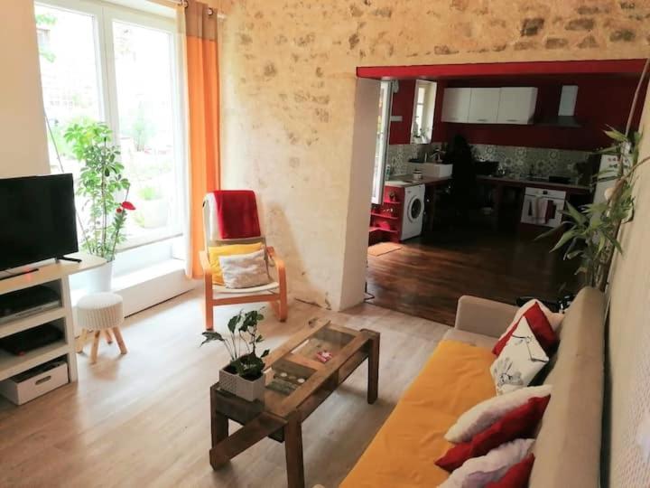 Appartement Rouge Avec Jardin Eymoutiers  Exterior photo