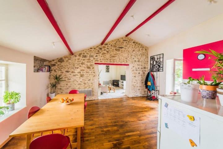 Appartement Rouge Avec Jardin Eymoutiers  Exterior photo